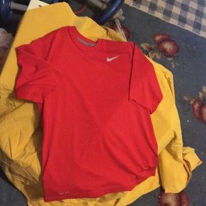 🔴Nike DRI-FIT RED SIZE M Short Sleeve Shirt unHem